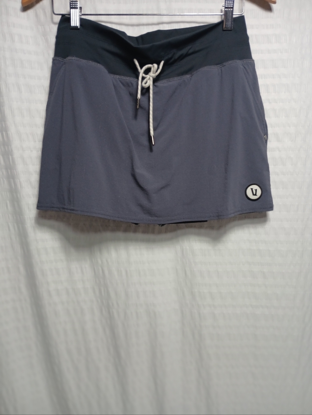 Vuori Women's Seabreeze Skort. Size M - Picture 2 of 12